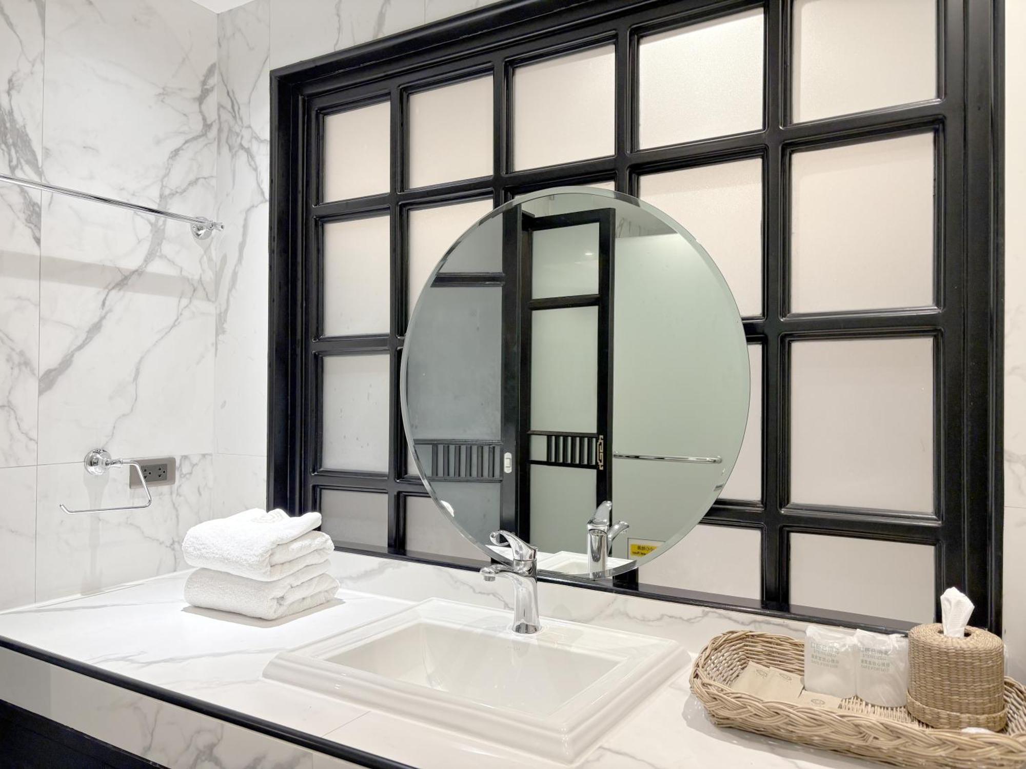 Glory Boutique Suites 清迈古城荣耀精品酒店 チエンマイ エクステリア 写真